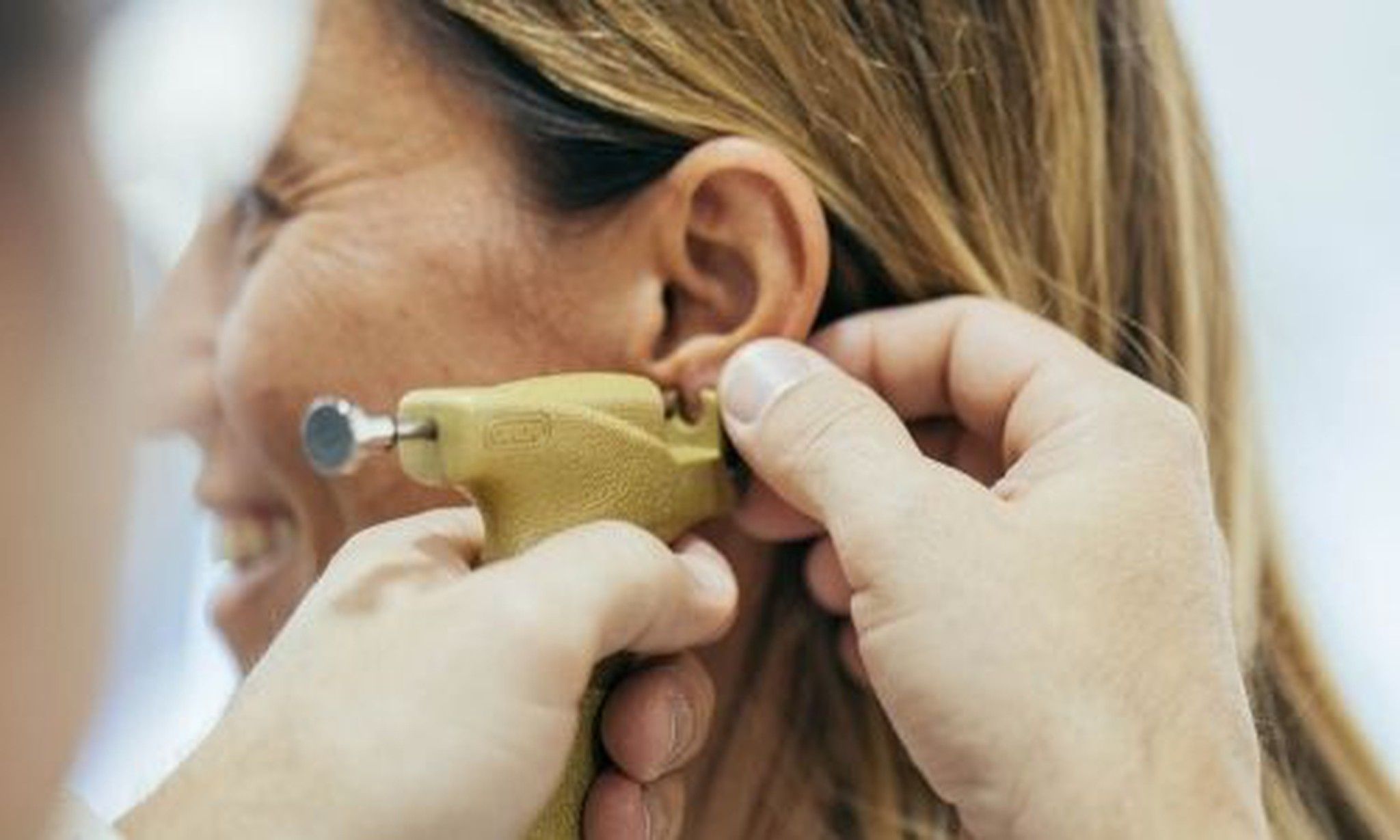 Servicio agujeros oreja y pendientes en Granollers